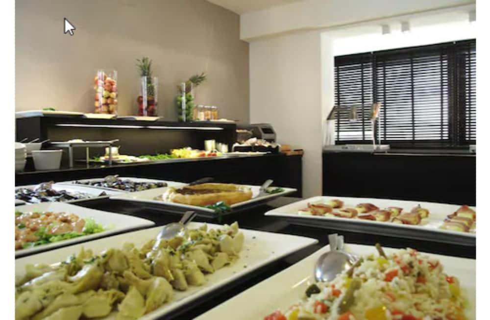 Hotel Ines Каттолика Экстерьер фото