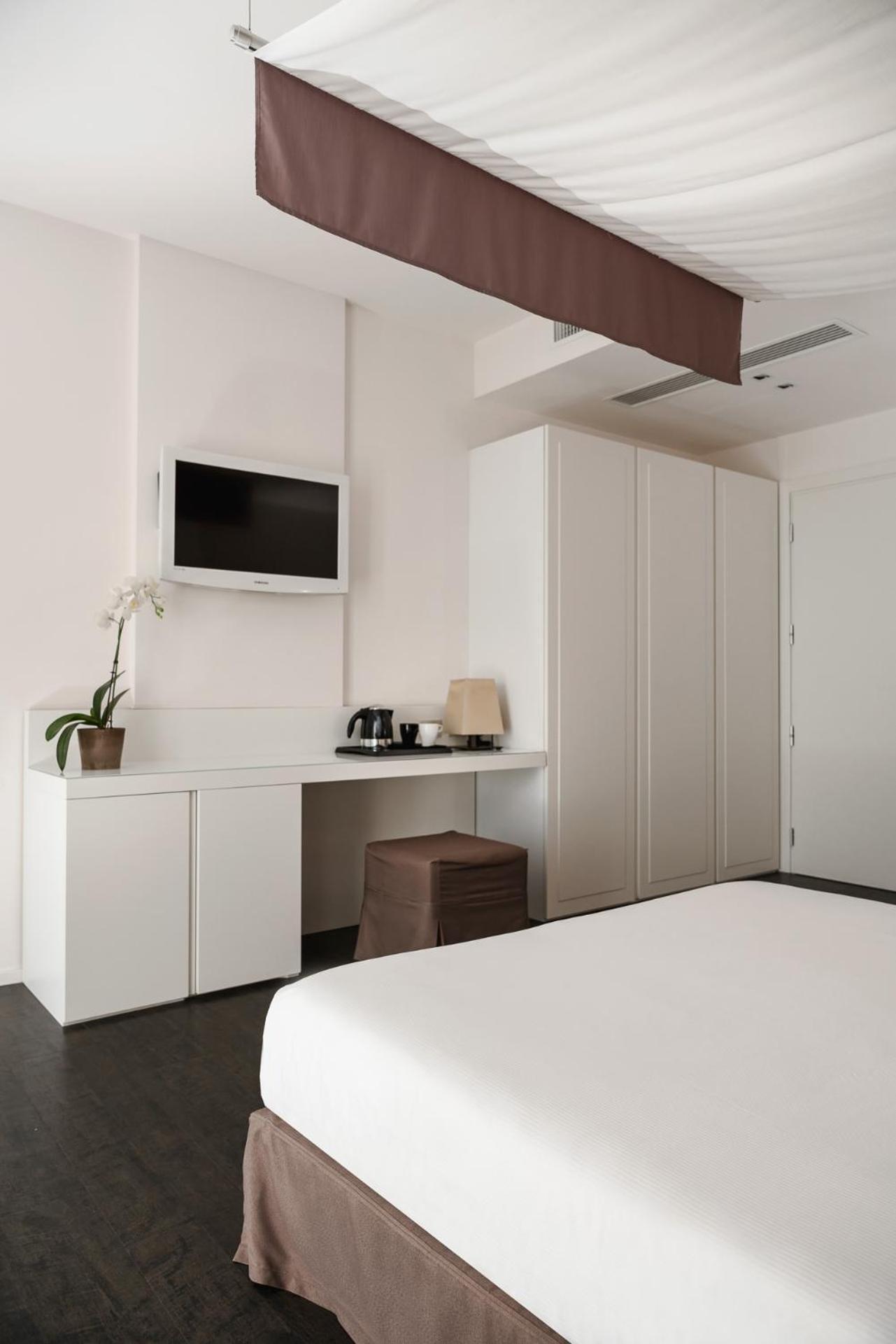 Hotel Ines Каттолика Экстерьер фото