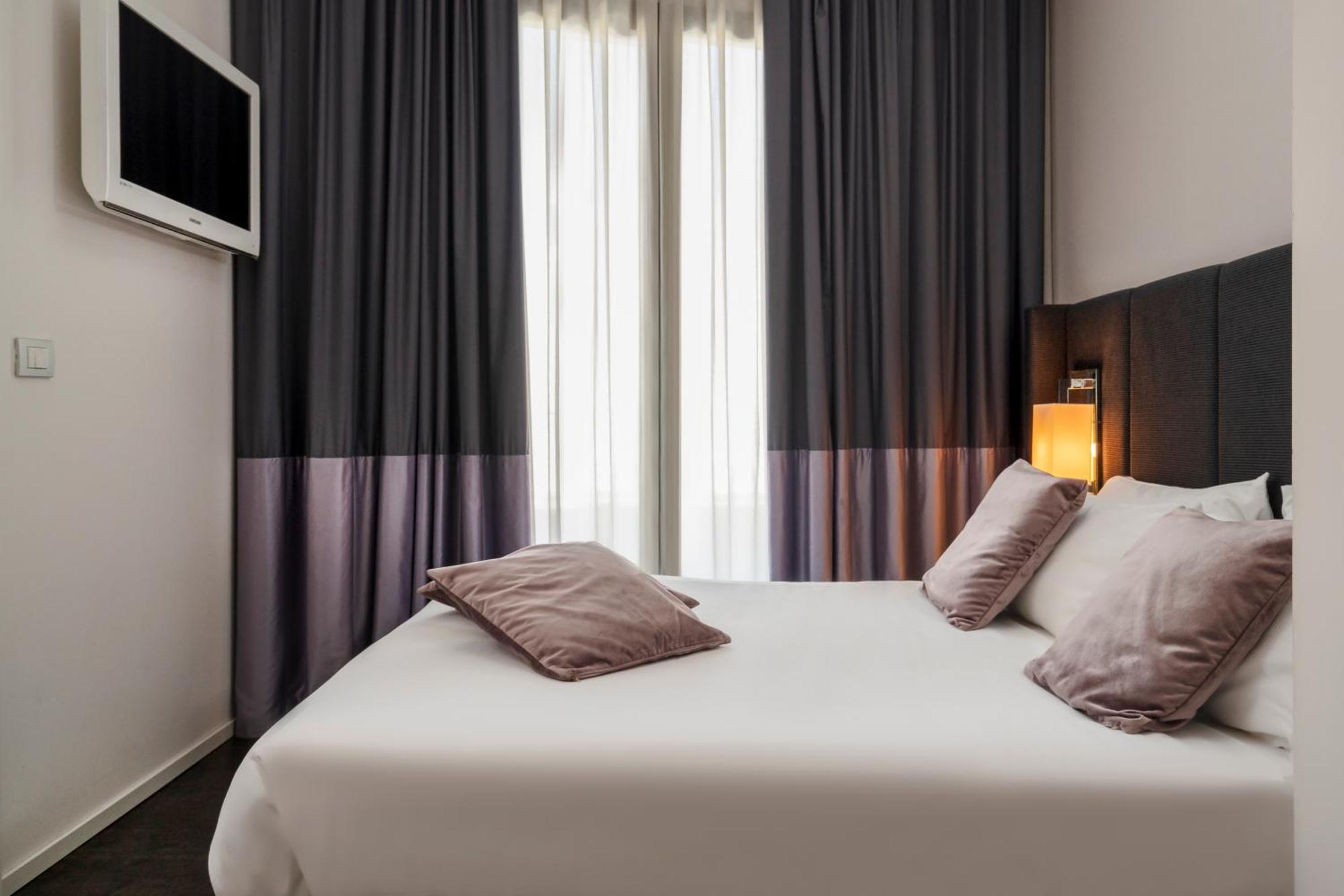 Hotel Ines Каттолика Экстерьер фото