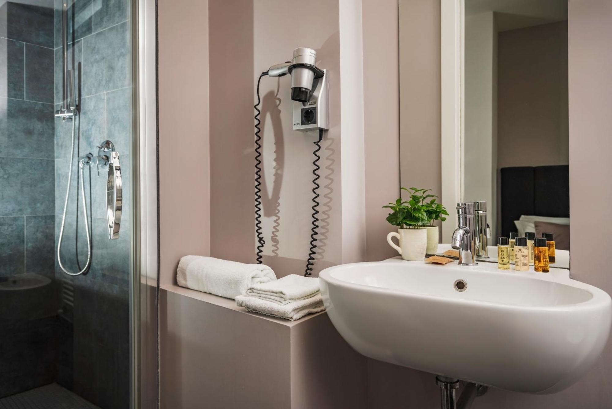 Hotel Ines Каттолика Экстерьер фото